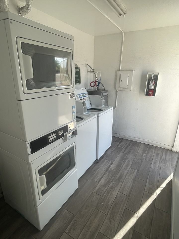 Mountain View Apartments - Photo 6 of 9