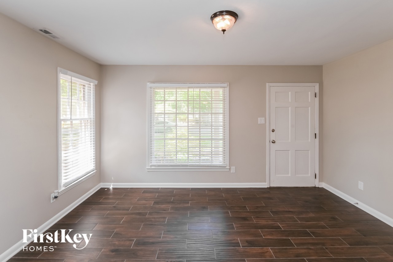 901 Vickery Dr - Photo 3 of 15