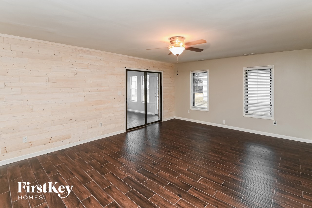 901 Vickery Dr - Photo 4 of 15