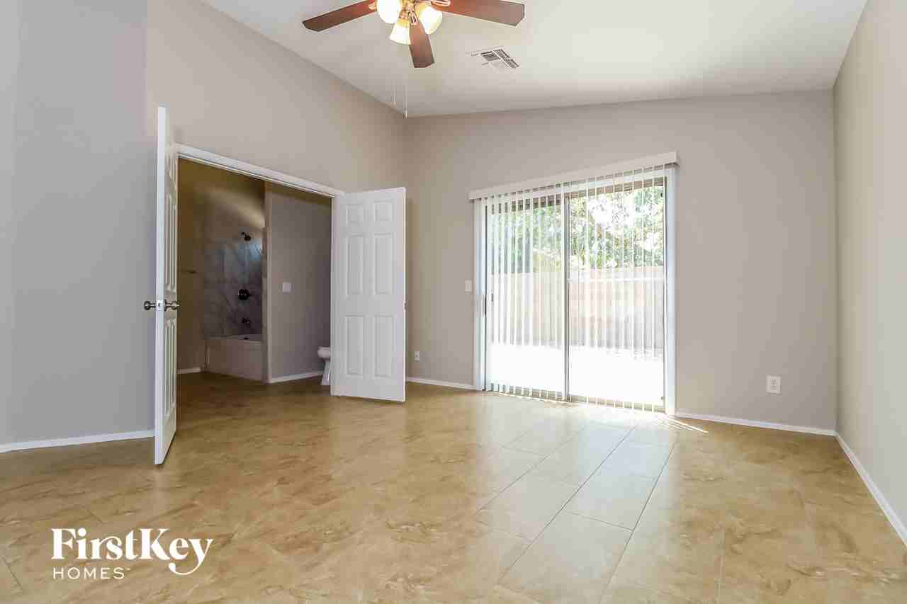 5859 W Cochise Dr - Photo 3 of 15