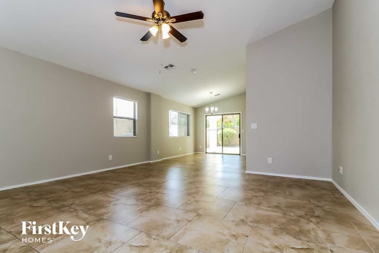 5859 W Cochise Dr - Photo 5 of 15