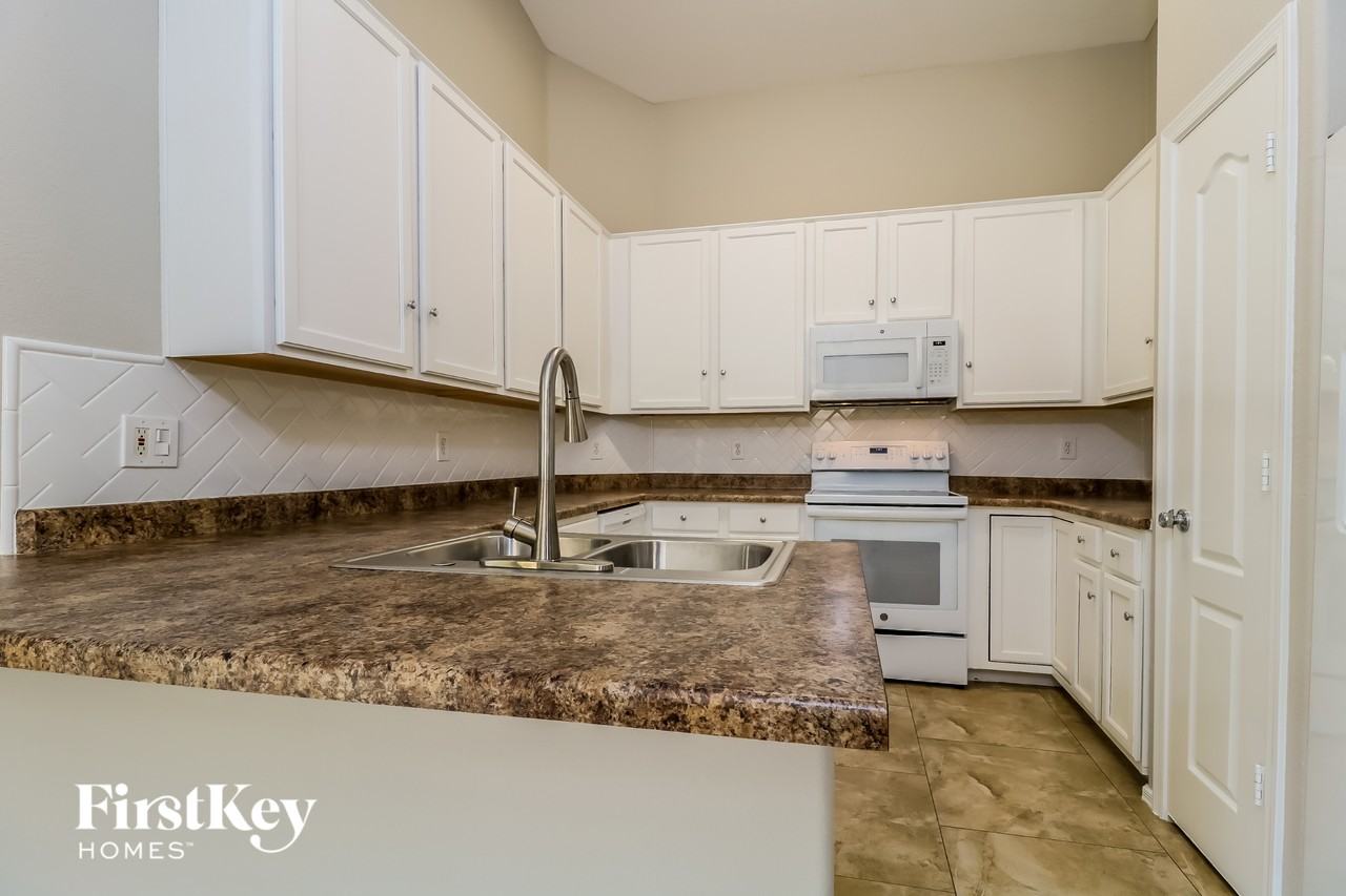 5859 W Cochise Dr - Photo 7 of 15