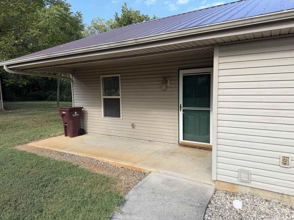 624 North College Street - Photo 2 of 12