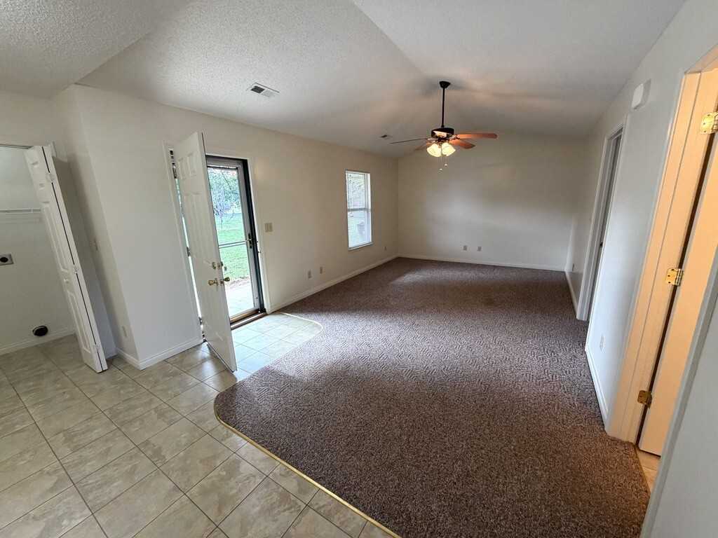 624 North College Street - Photo 4 of 12