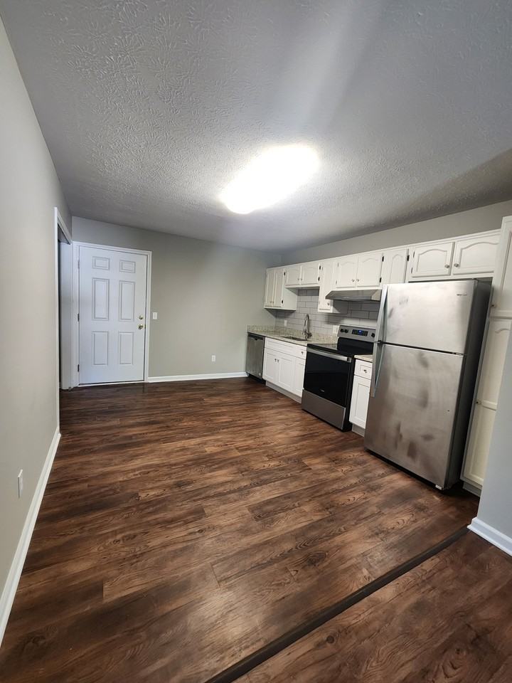 1495 Autumn Avenue - Photo 2 of 13