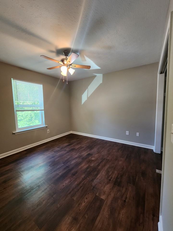 1495 Autumn Avenue - Photo 5 of 13