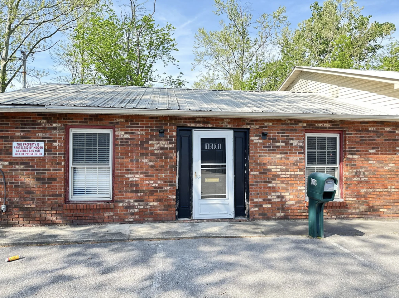 1501 Autumn Ave - Photo 2 of 14