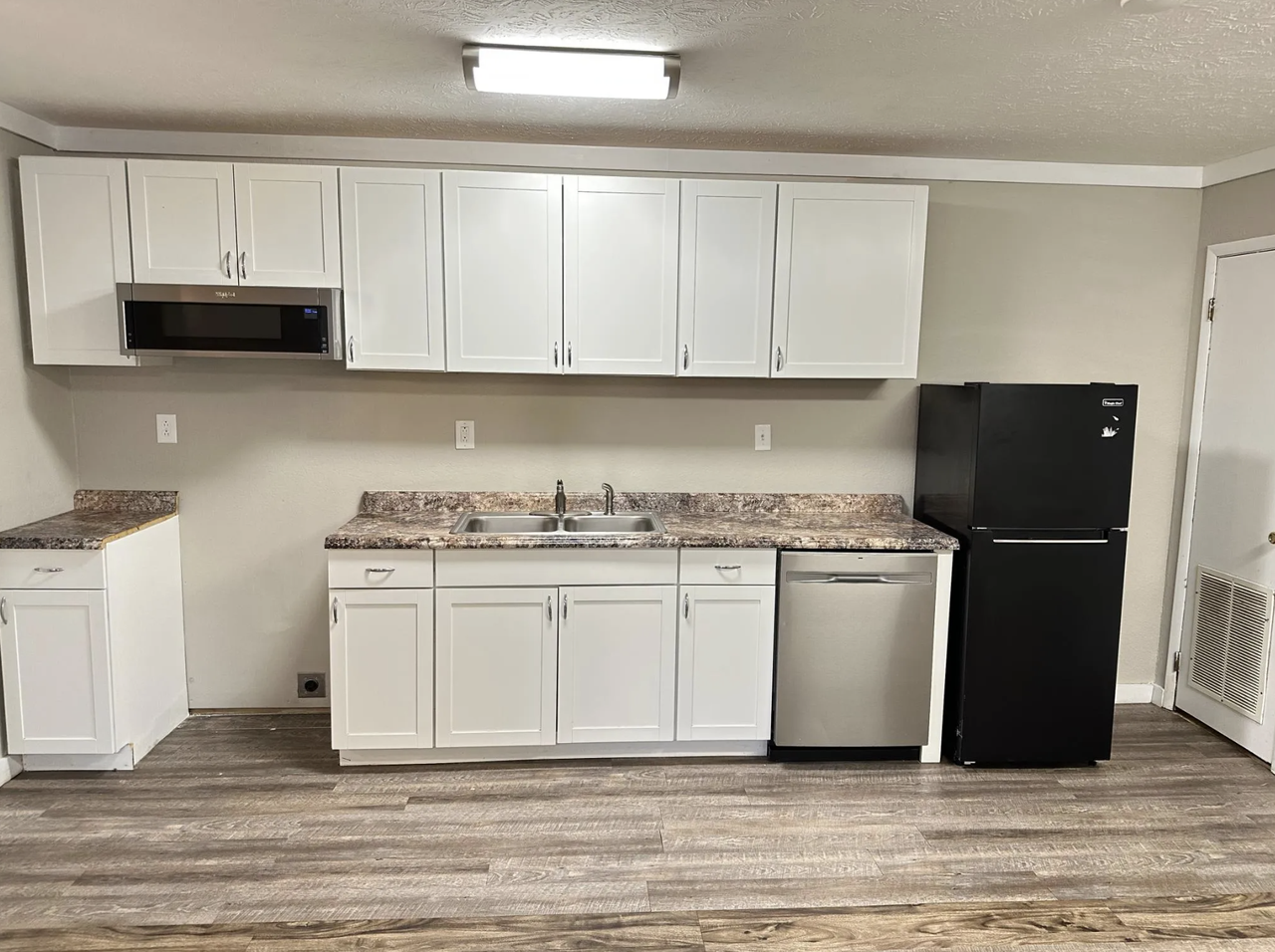 1501 Autumn Ave - Photo 3 of 14