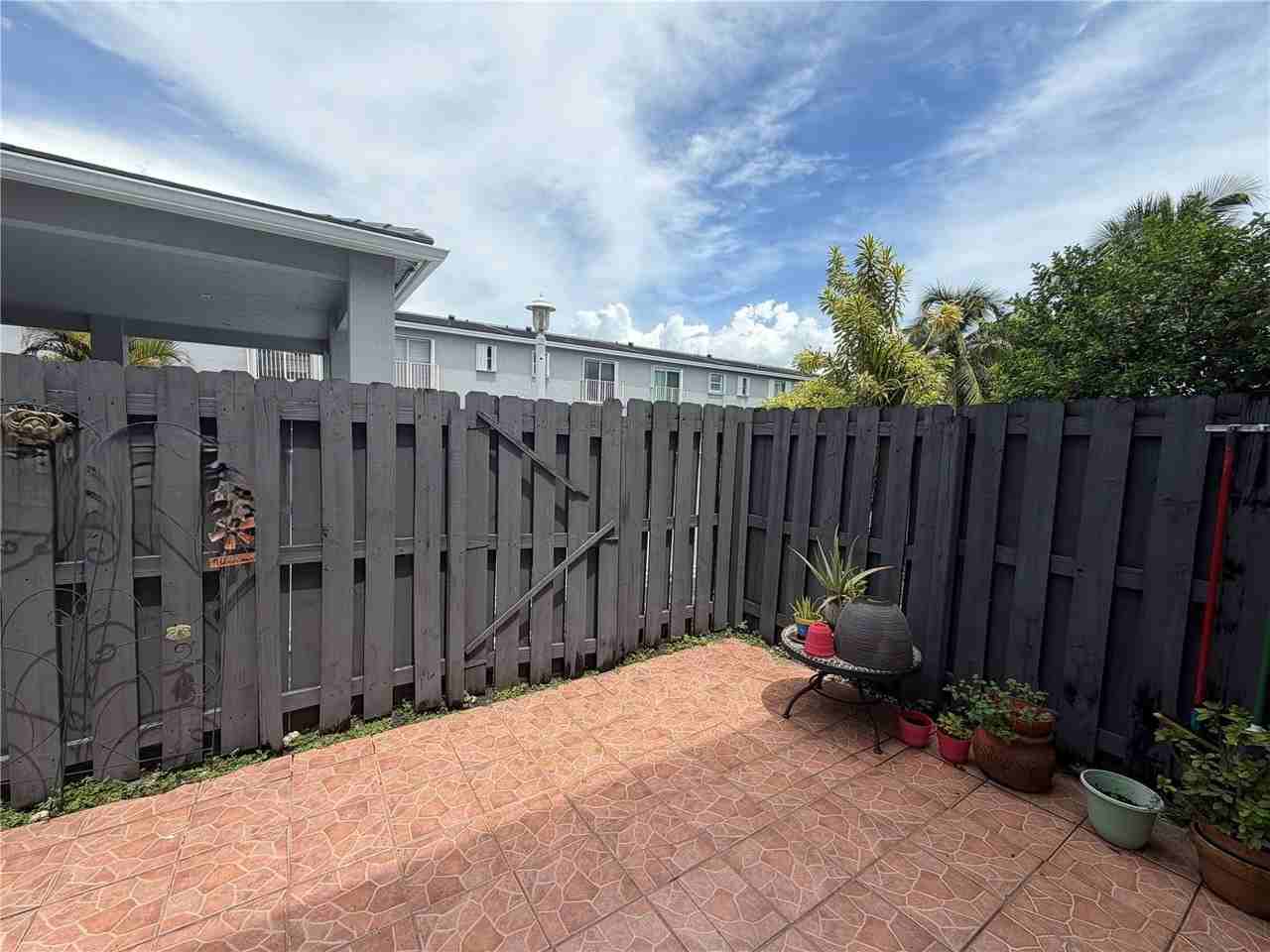 5240 Nw 109th Ave - Photo 2 of 4