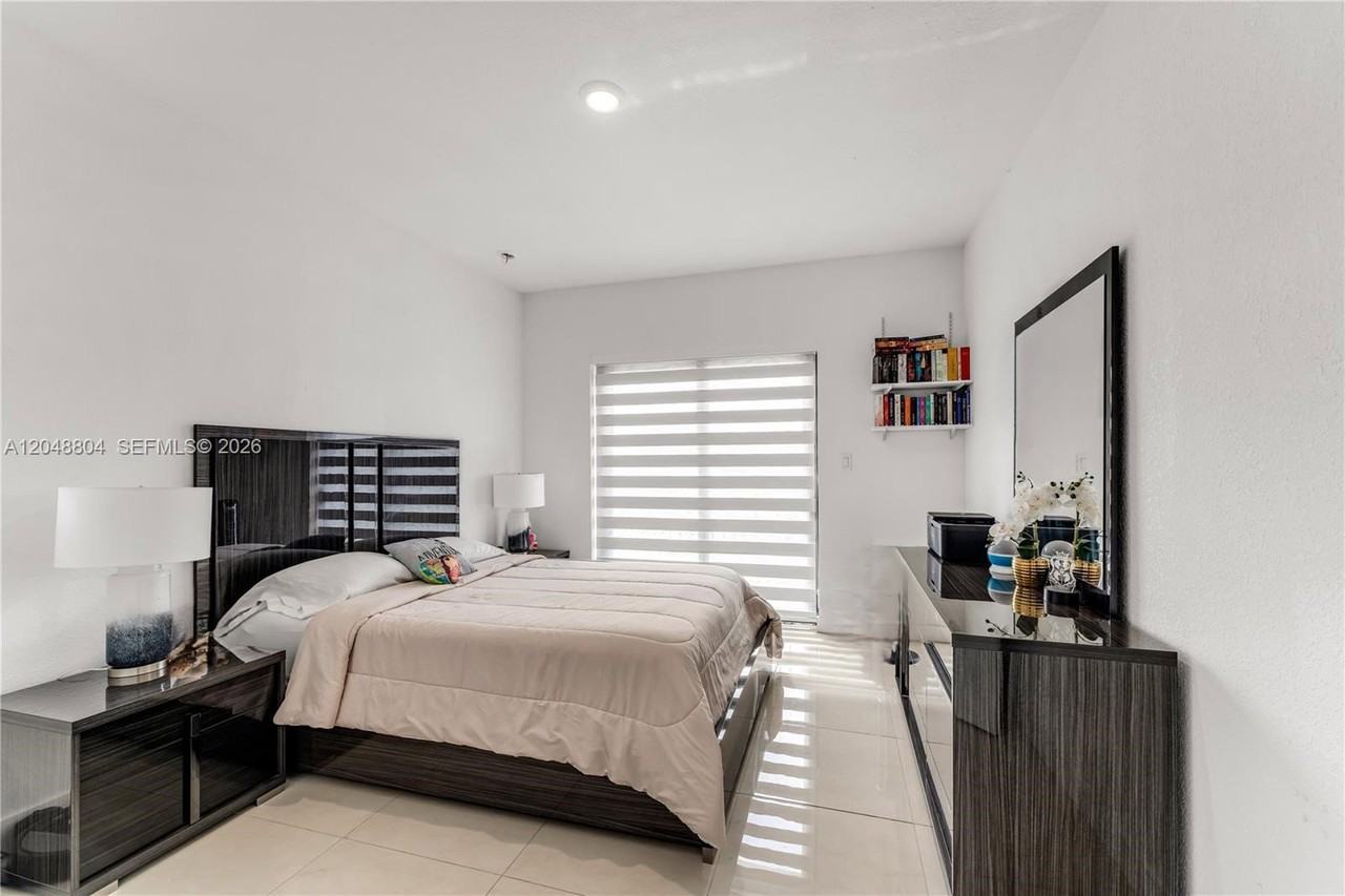 1164 Nw 2nd Ave - Photo 4 of 8