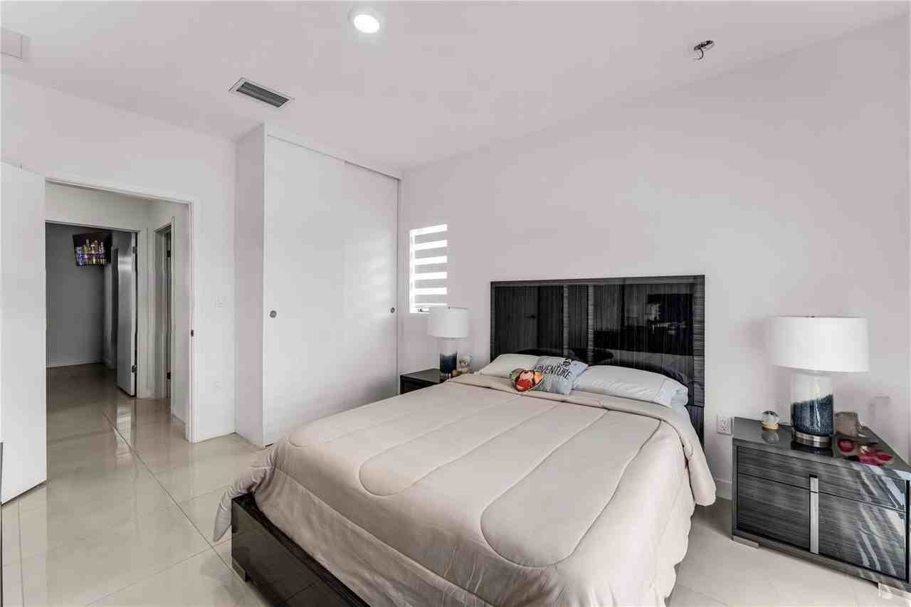 1164 Nw 2nd Ave - Photo 5 of 8