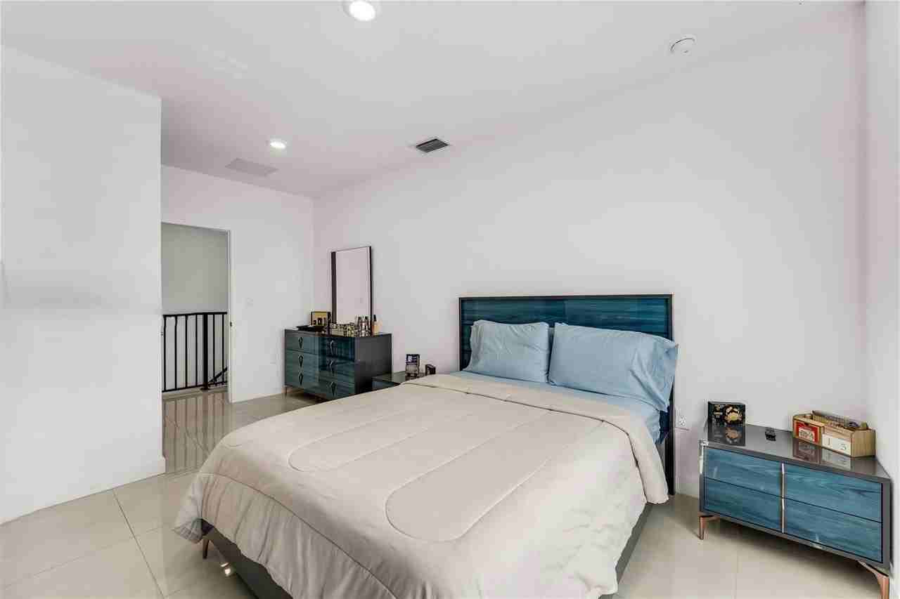 1164 Nw 2nd Ave - Photo 6 of 8