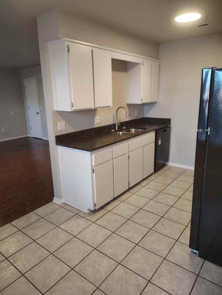 Park Plaza Apartments - Photo 2 of 35