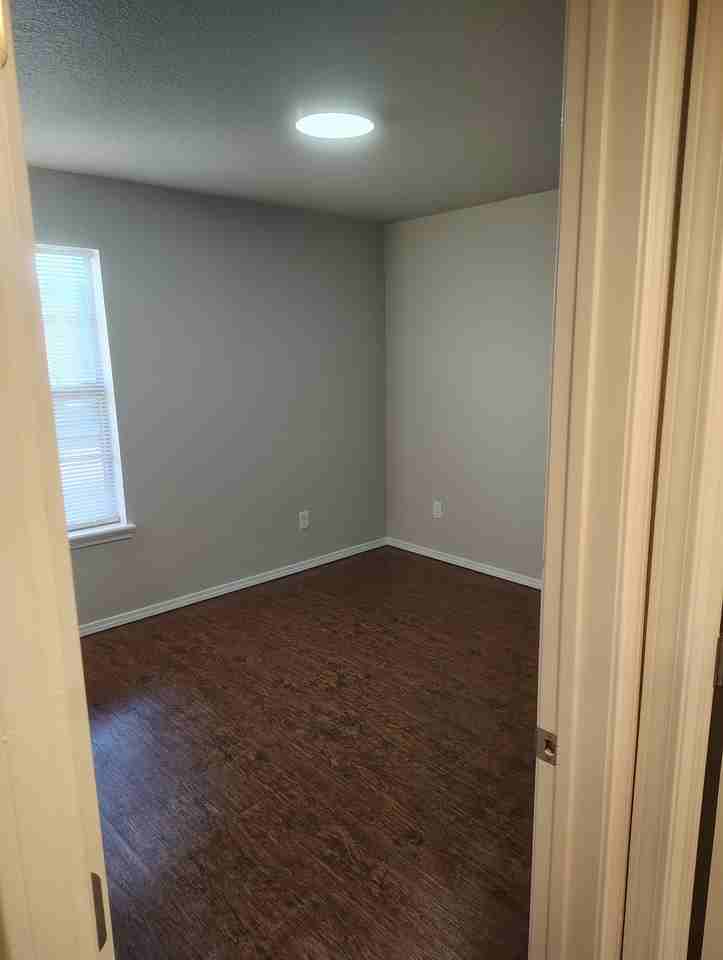 Park Plaza Apartments - Photo 7 of 35