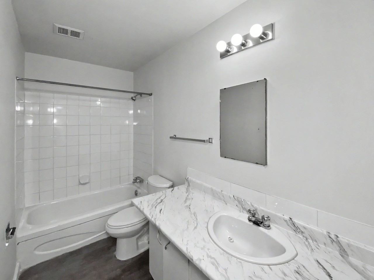Centre 102 Apartments - Photo 6 of 18