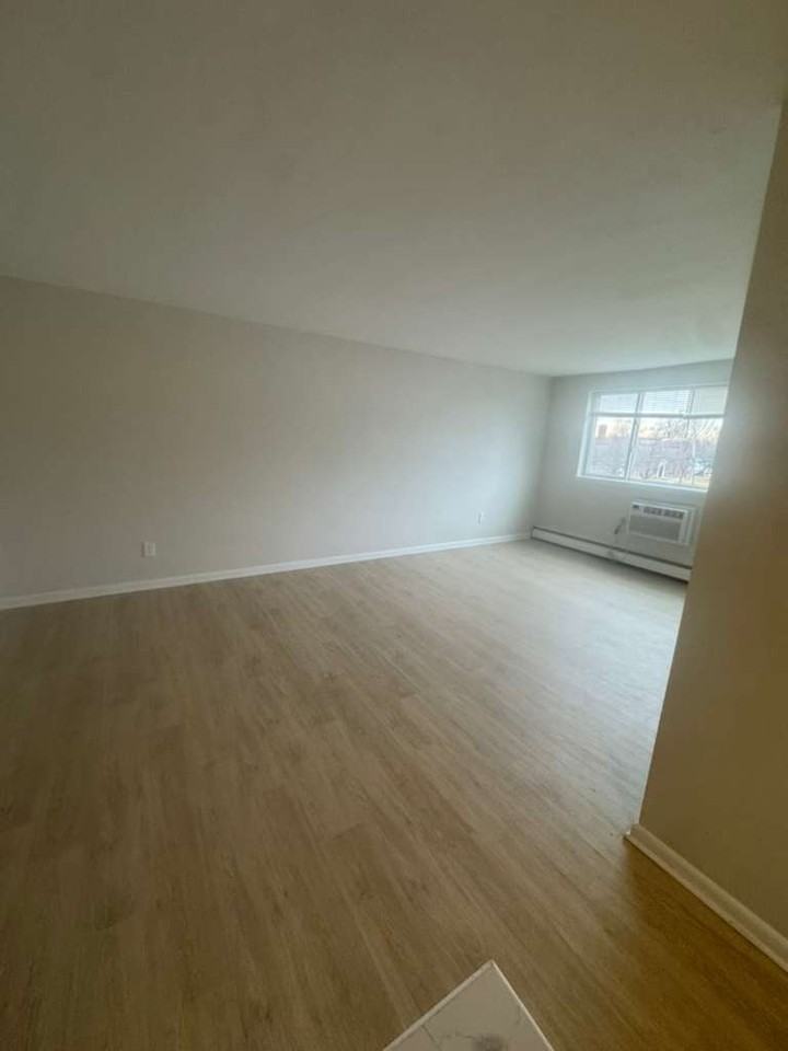1528 Elmwood Ave - Photo 4 of 10