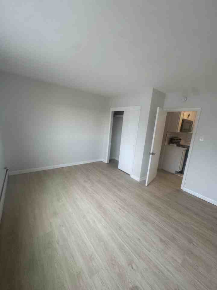 1528 Elmwood Ave - Photo 5 of 10