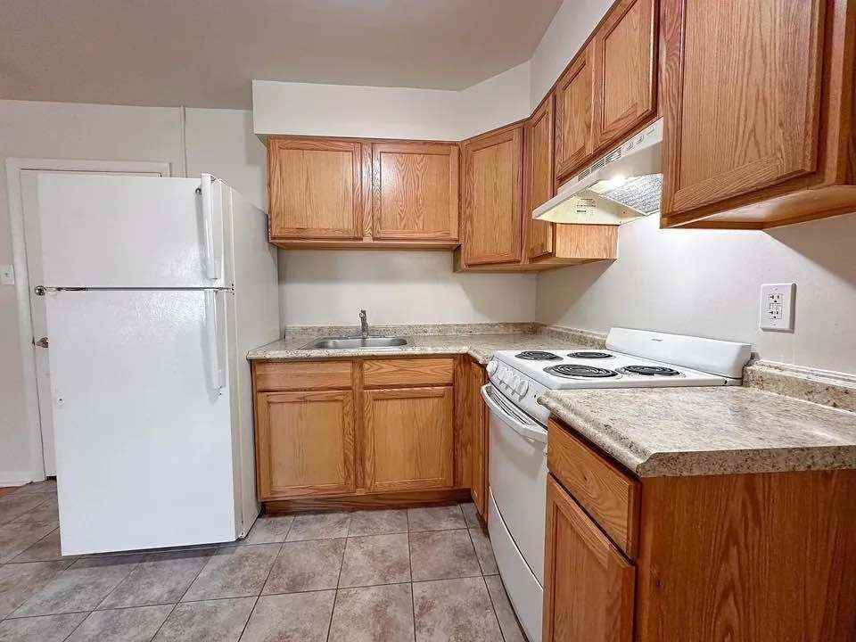 1528 Elmwood Ave - Photo 7 of 10