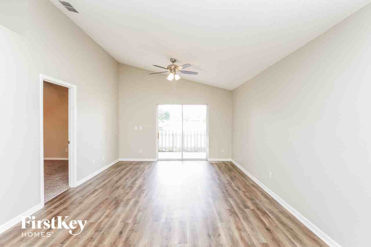 2909 Cool Breeze Cir - Photo 2 of 16