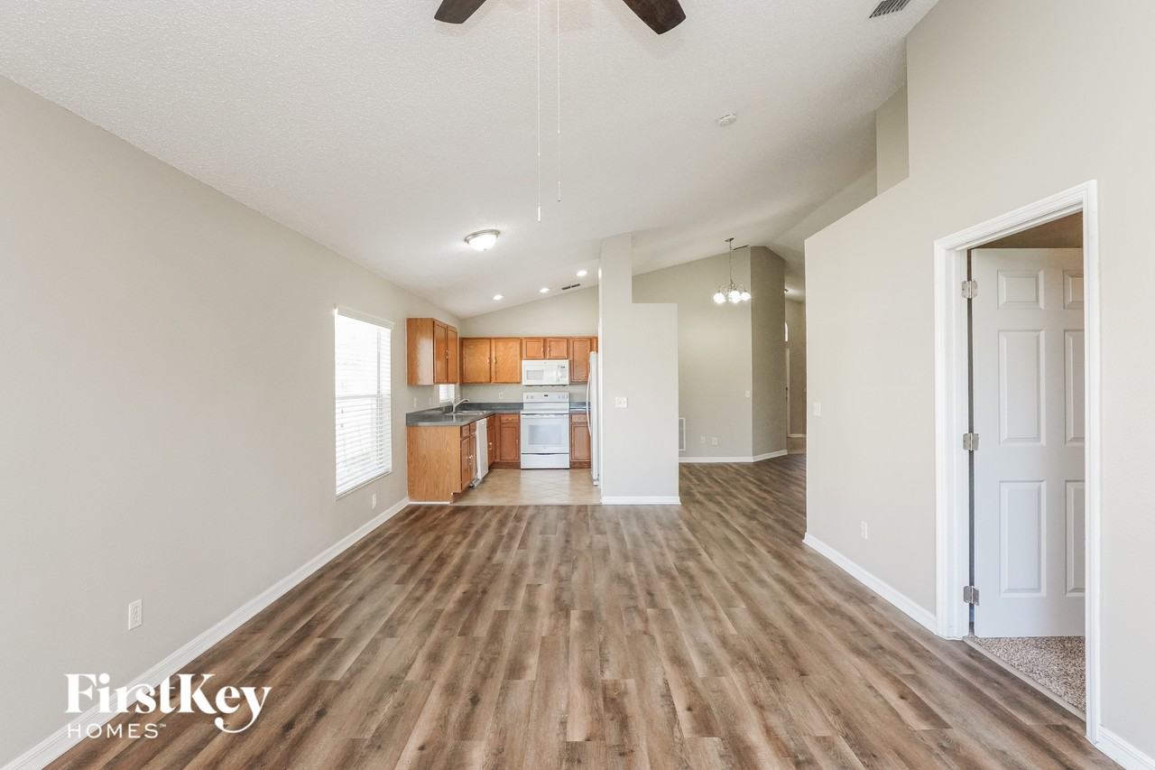 2909 Cool Breeze Cir - Photo 3 of 16