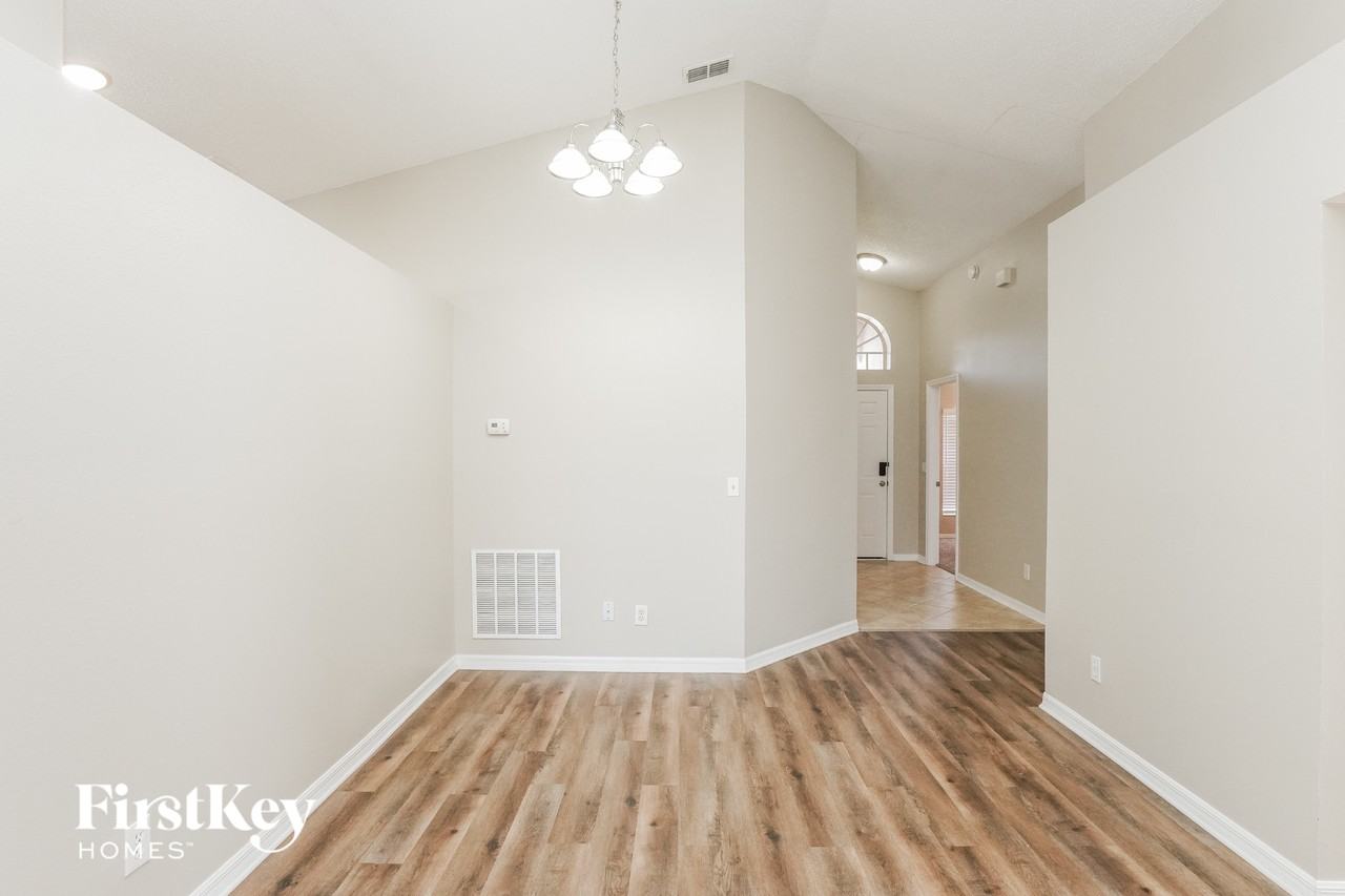 2909 Cool Breeze Cir - Photo 4 of 16