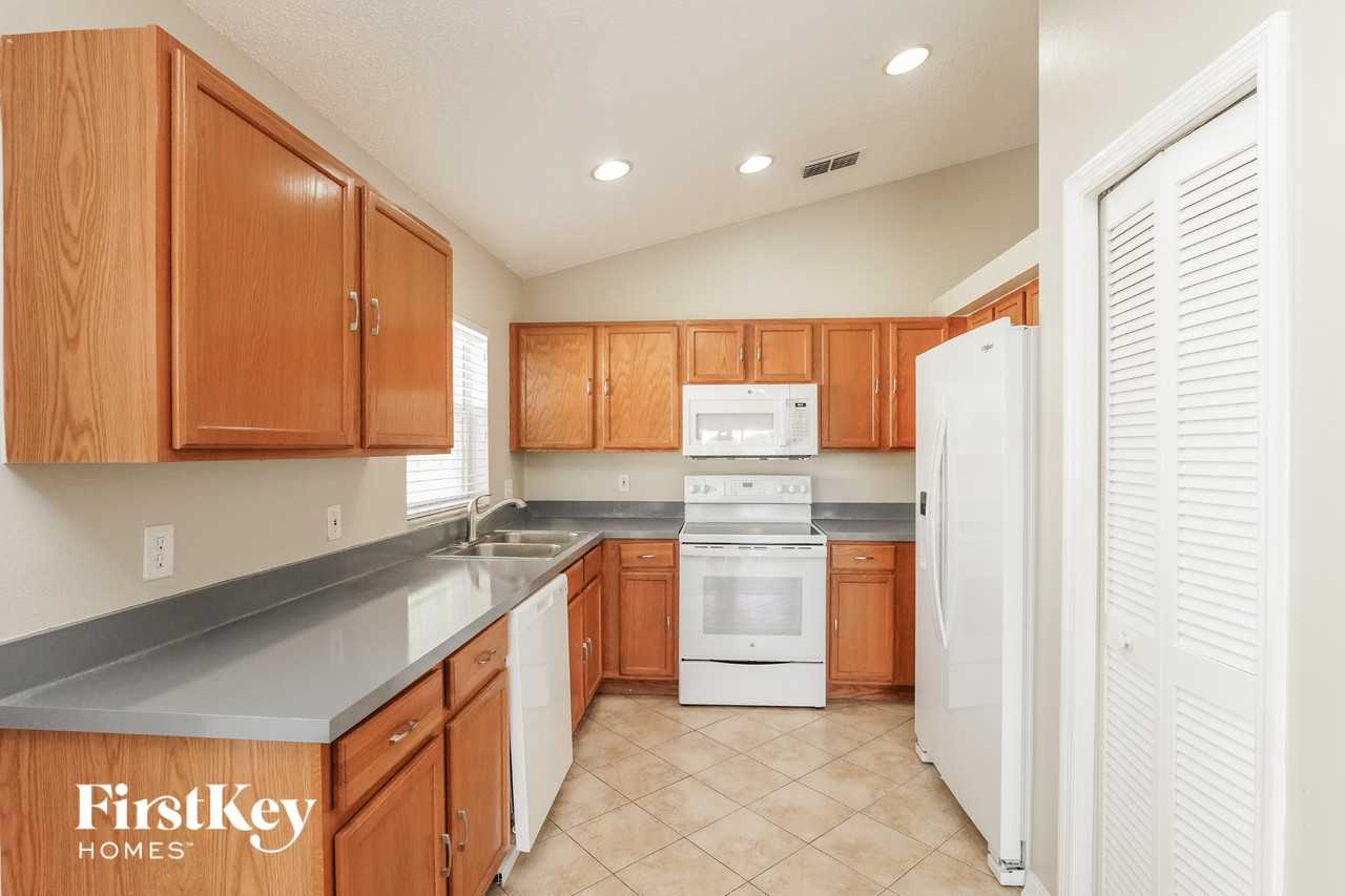 2909 Cool Breeze Cir - Photo 5 of 16