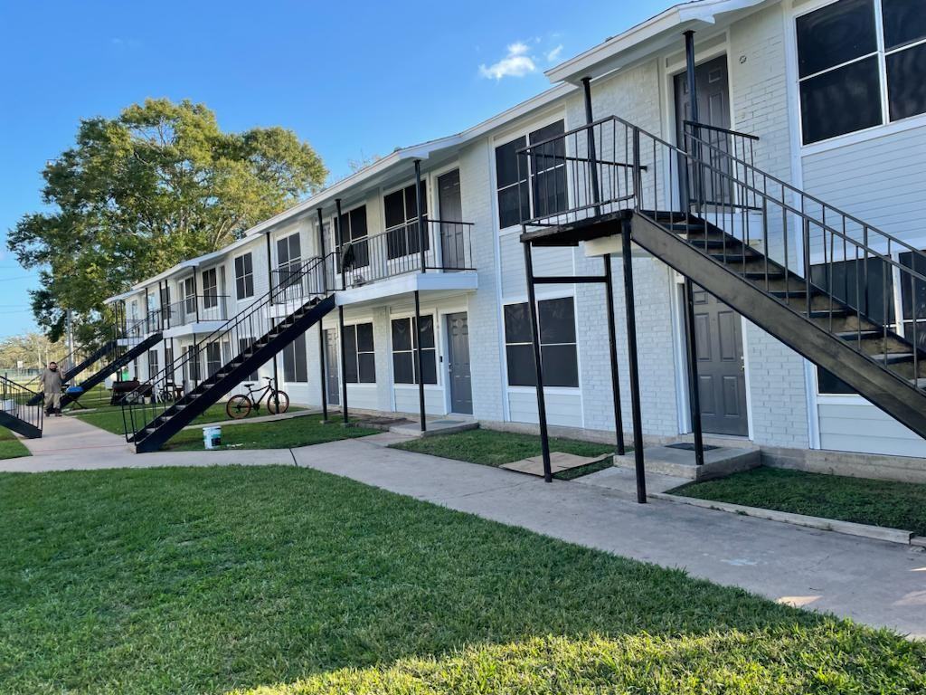 Brazoria - Photo 5 of 50