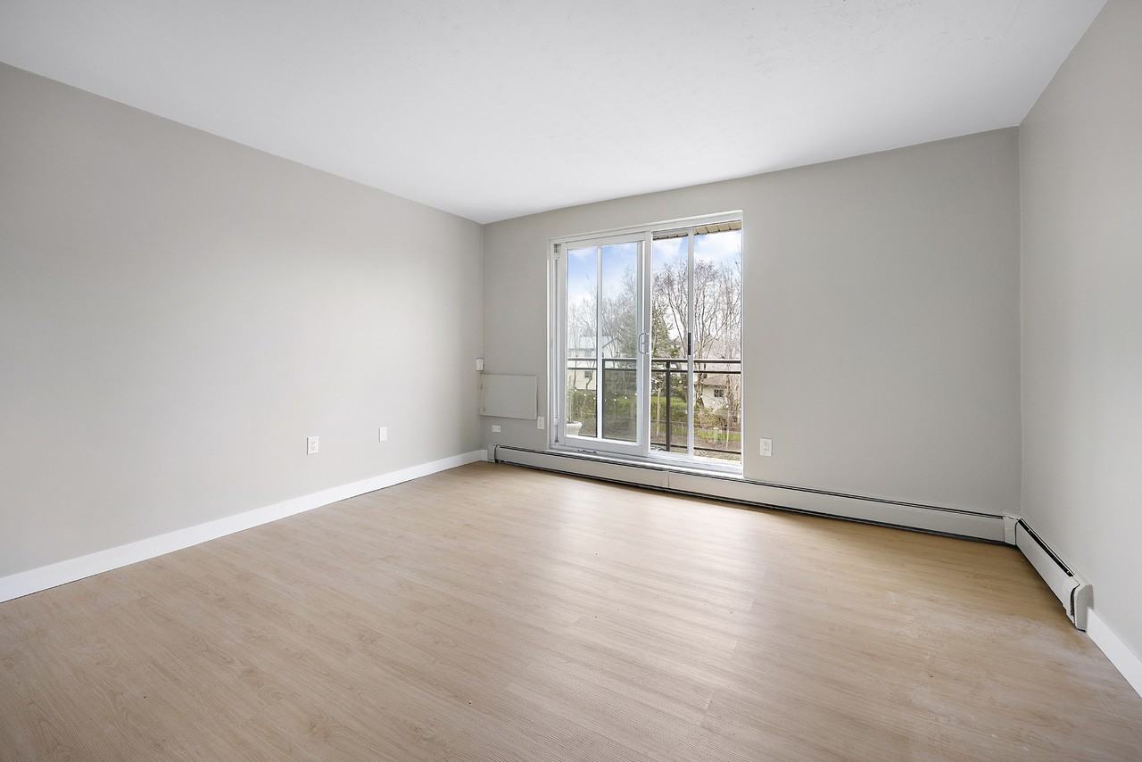 725-745 Wonderland Road South - Photo 7 of 14