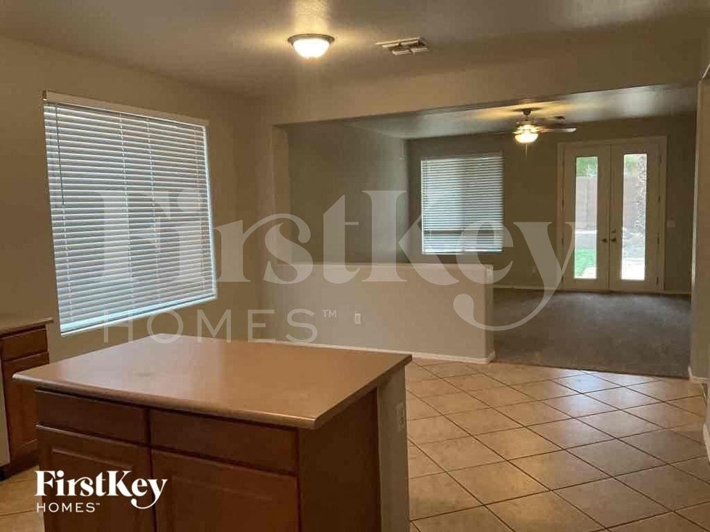 2911 W Carson Rd - Photo 4 of 12