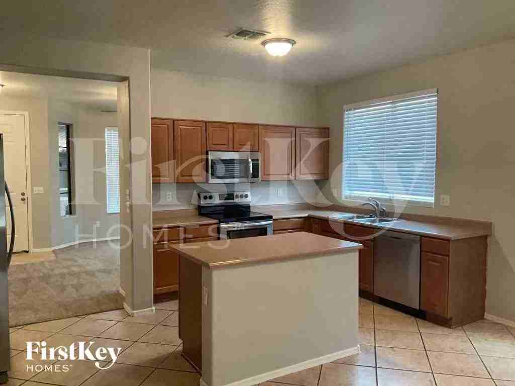 2911 W Carson Rd - Photo 6 of 12