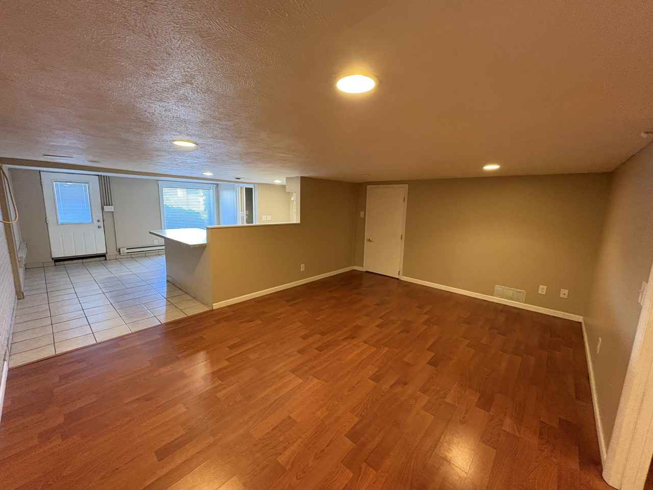 580 Newton - Photo 3 of 5