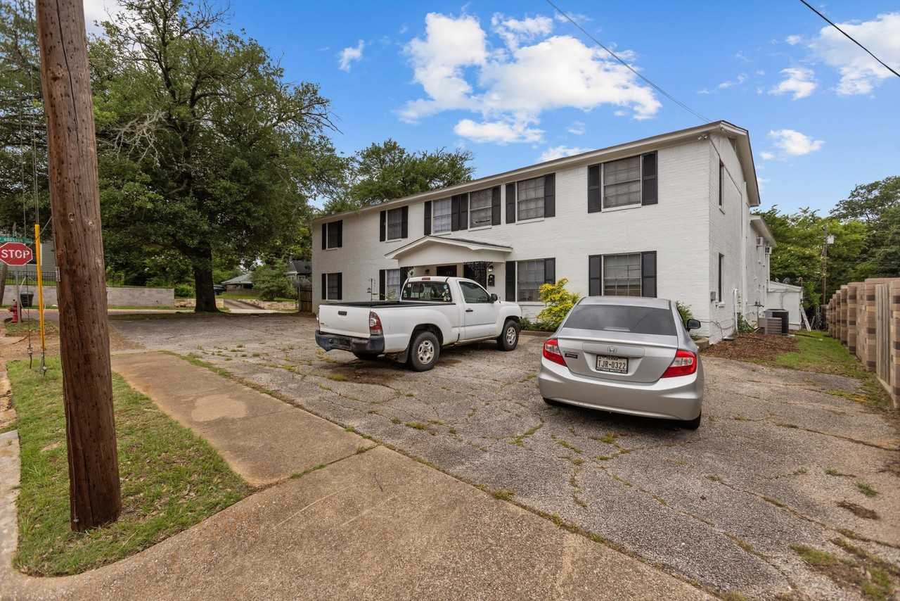 517 W Houston Street - Photo 4 of 21