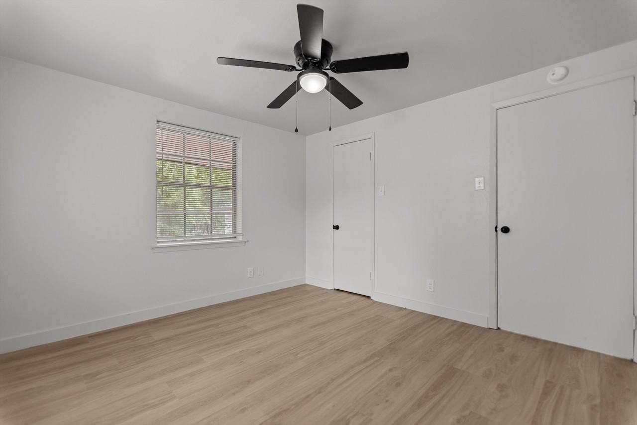 517 W Houston Street - Photo 5 of 21