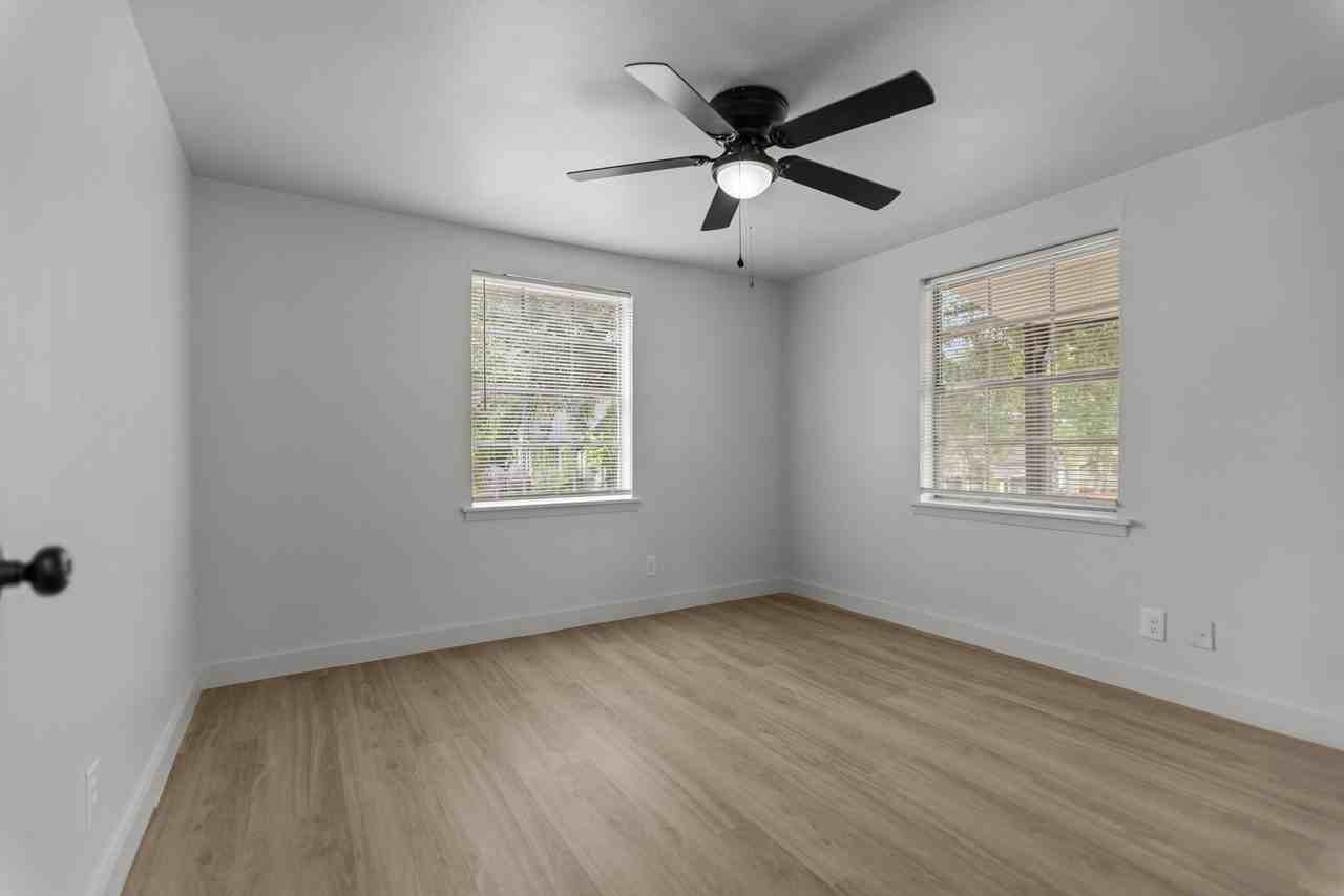 517 W Houston Street - Photo 6 of 21