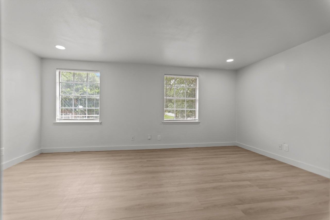 517 W Houston Street - Photo 7 of 21