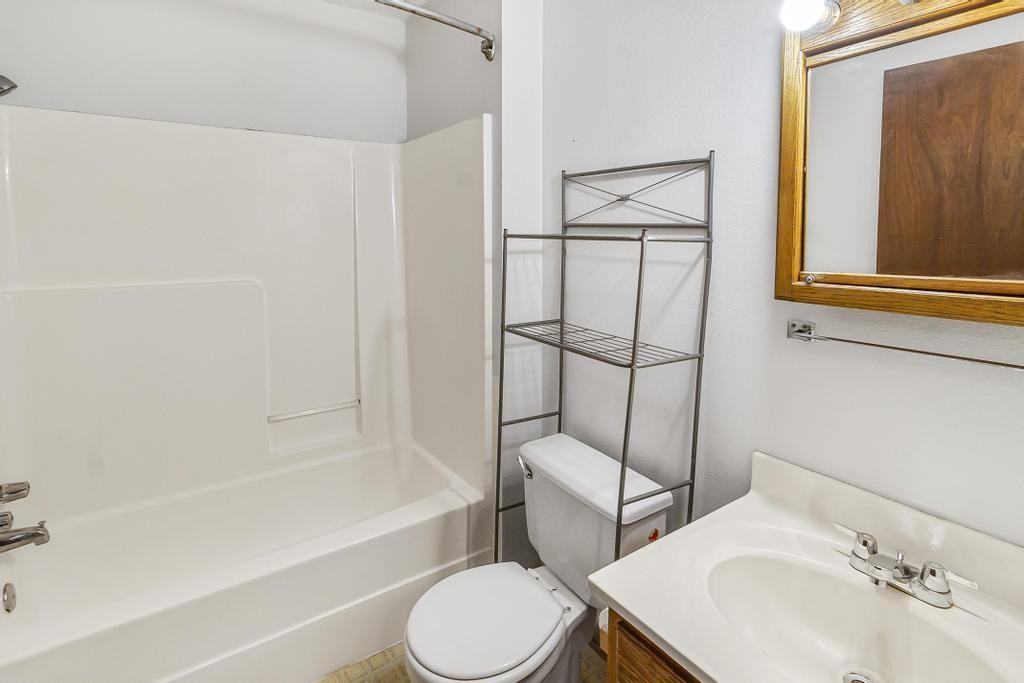 420 Franklin St, Warrensburg, MO 64093 - Photo 6 of 11