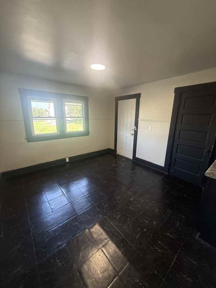 302 Selma Road - Photo 3 of 4