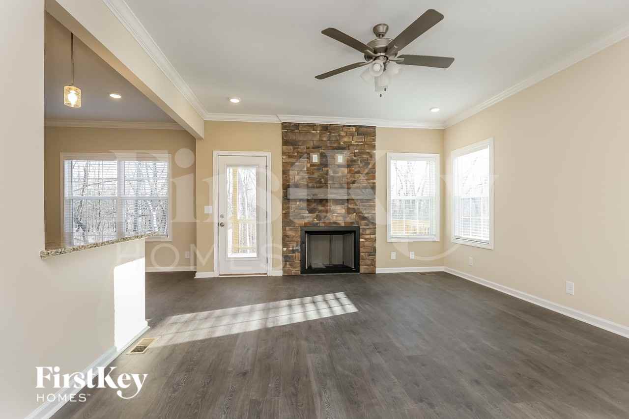 1061 Brightwood Ct - Photo 2 of 15