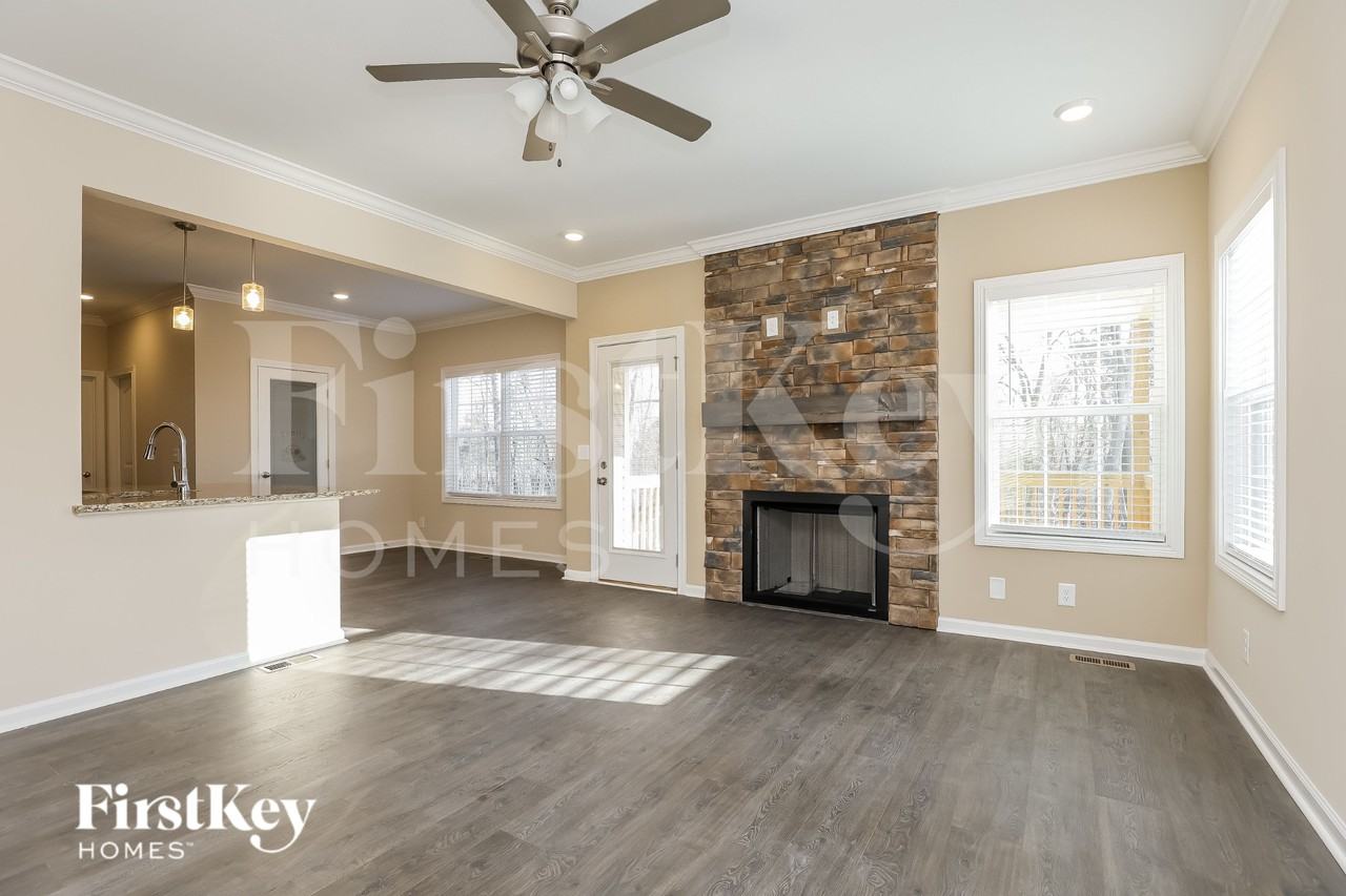 1061 Brightwood Ct - Photo 3 of 15