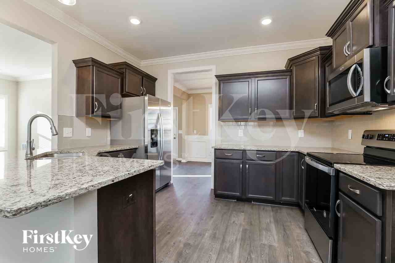 1061 Brightwood Ct - Photo 5 of 15