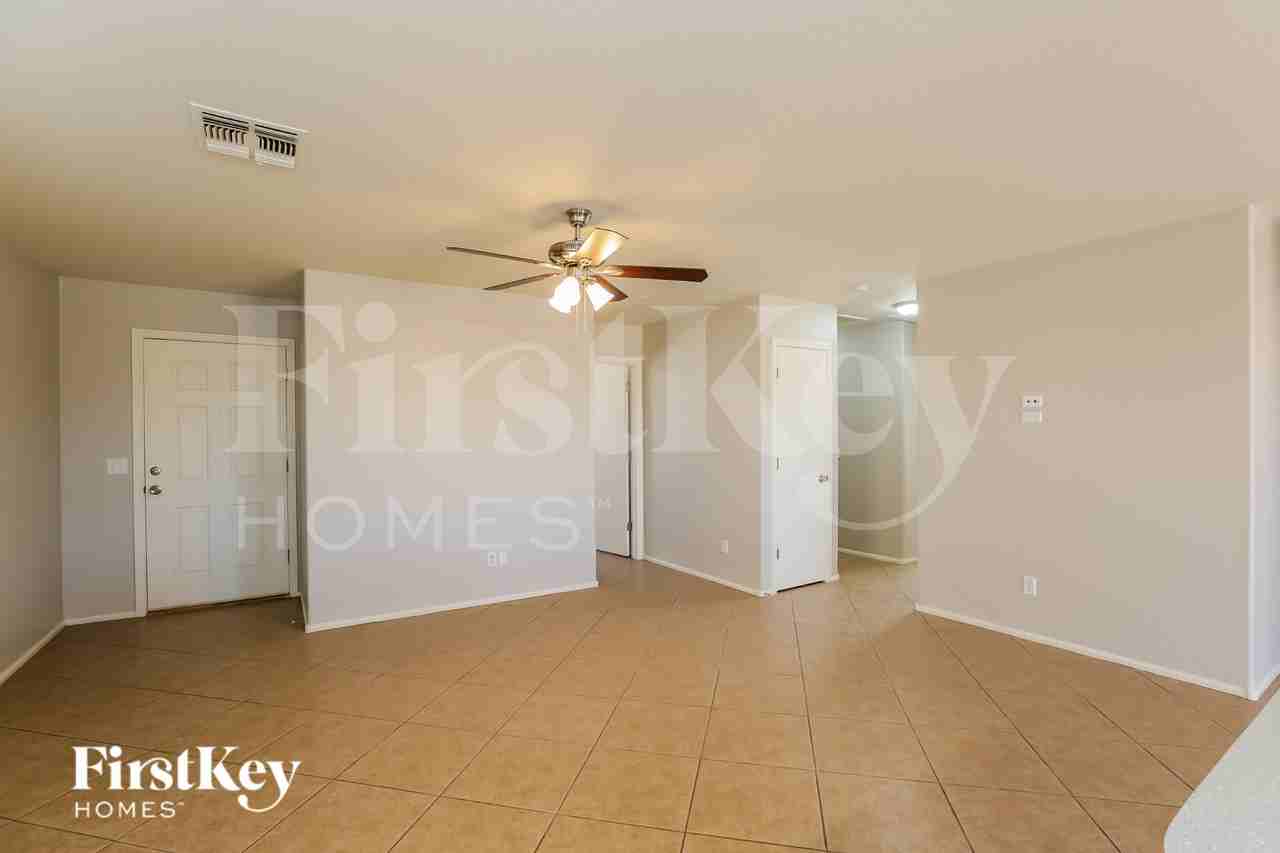 21286 N Duncan Dr - Photo 4 of 15
