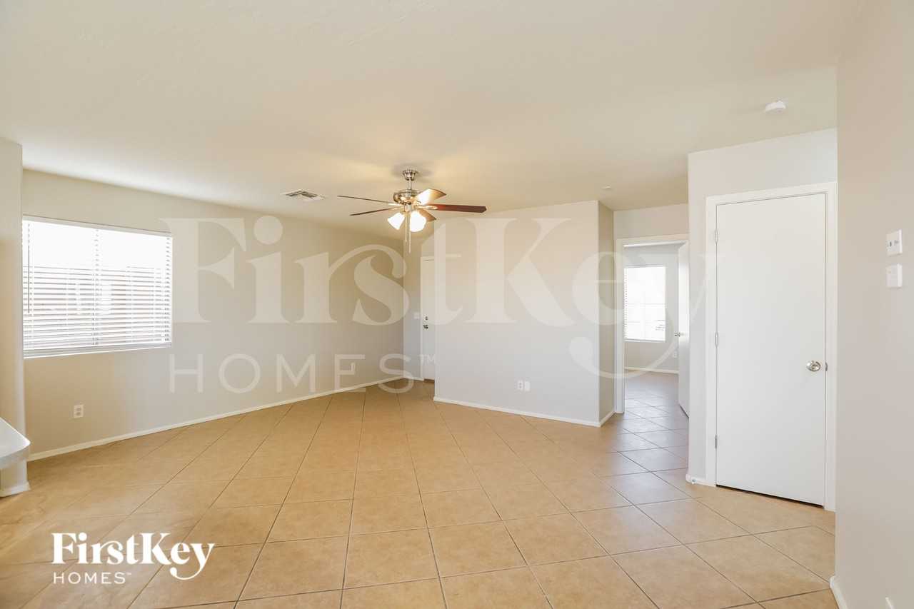 21286 N Duncan Dr - Photo 5 of 15