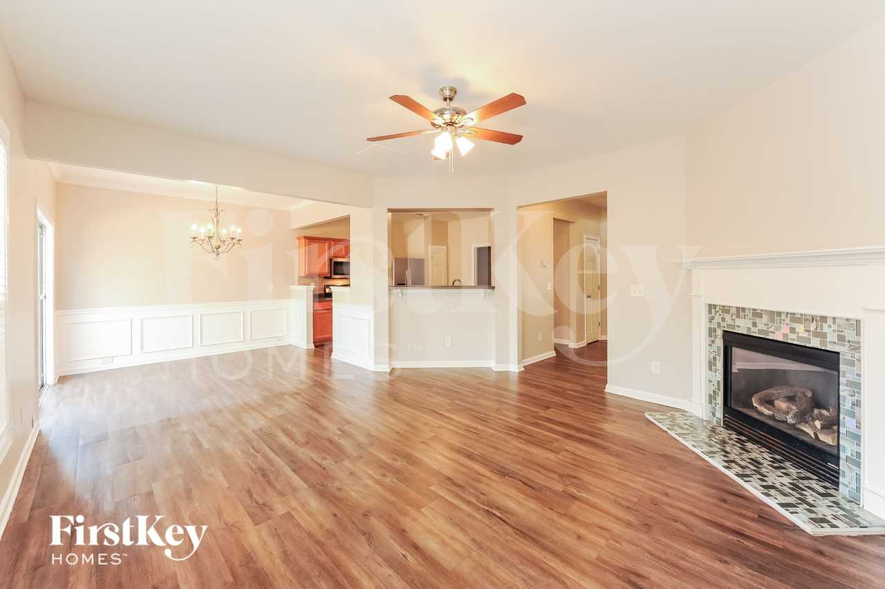 5440 Crestwick Way - Photo 3 of 15