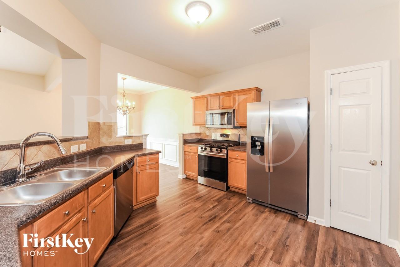 5440 Crestwick Way - Photo 5 of 15