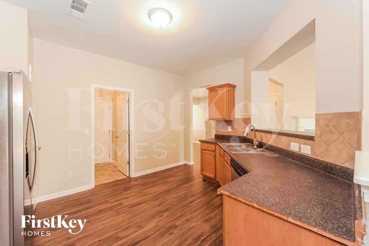 5440 Crestwick Way - Photo 6 of 15
