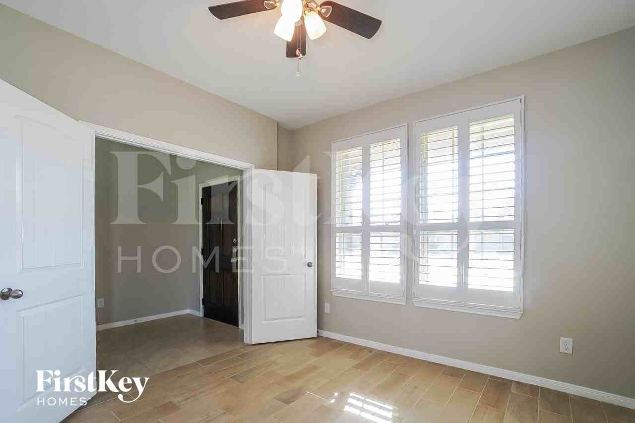 5510 Glenfield Spring Ln - Photo 2 of 15
