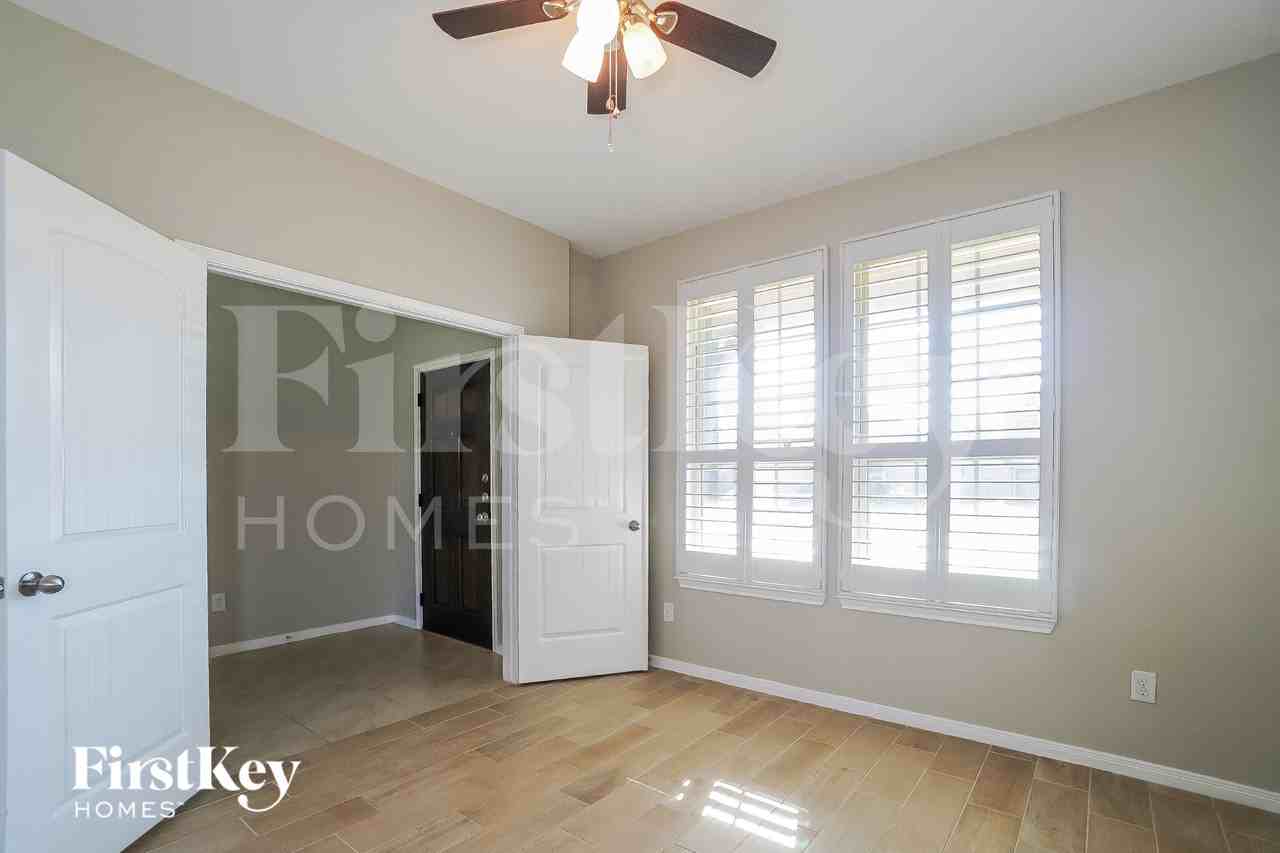 5510 Glenfield Spring Ln - Photo 3 of 15
