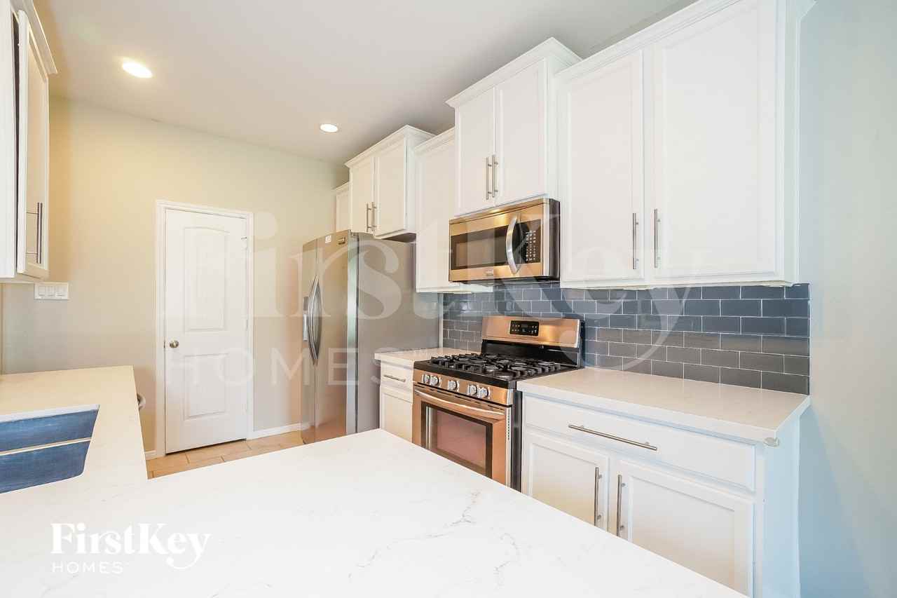 5510 Glenfield Spring Ln - Photo 4 of 15