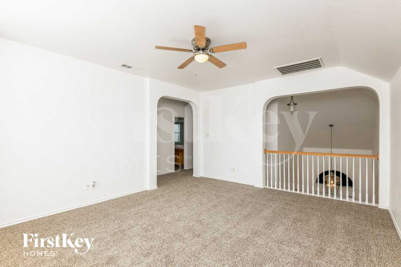 1101 Sunderland Ln - Photo 7 of 16