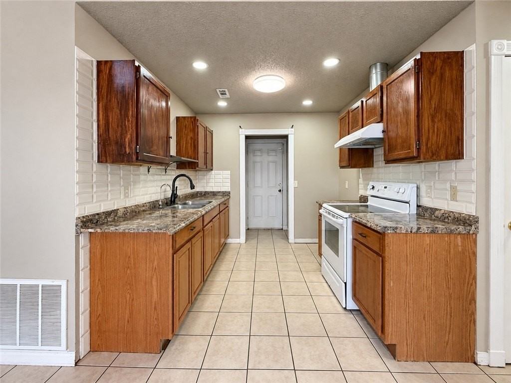 2678 Brookside St - Photo 7 of 22